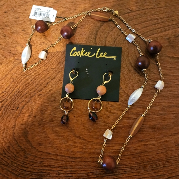 Cookie Lee Mother of Pearl Jewelry Set - Picture 3 of 8